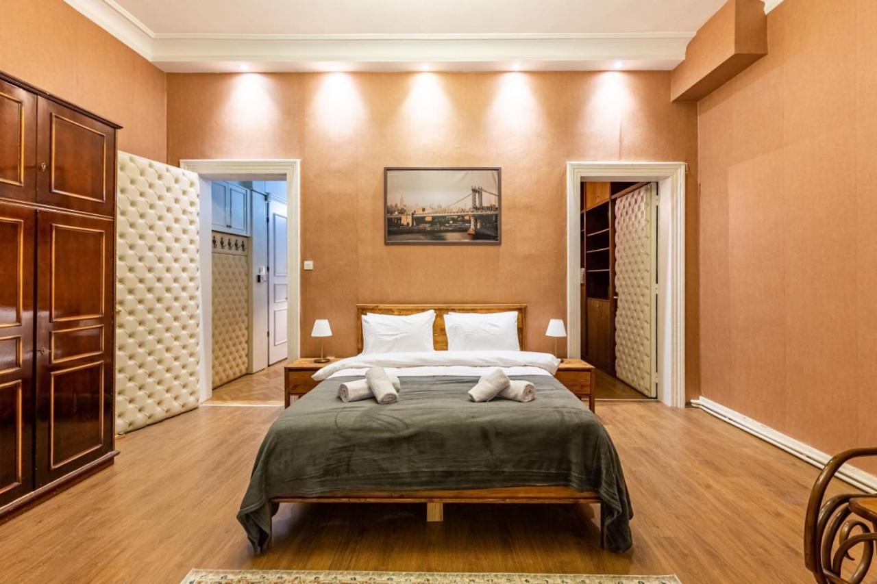 Historical Flat With A Lovely Sea View In Beyoglu Istanboel Buitenkant foto
