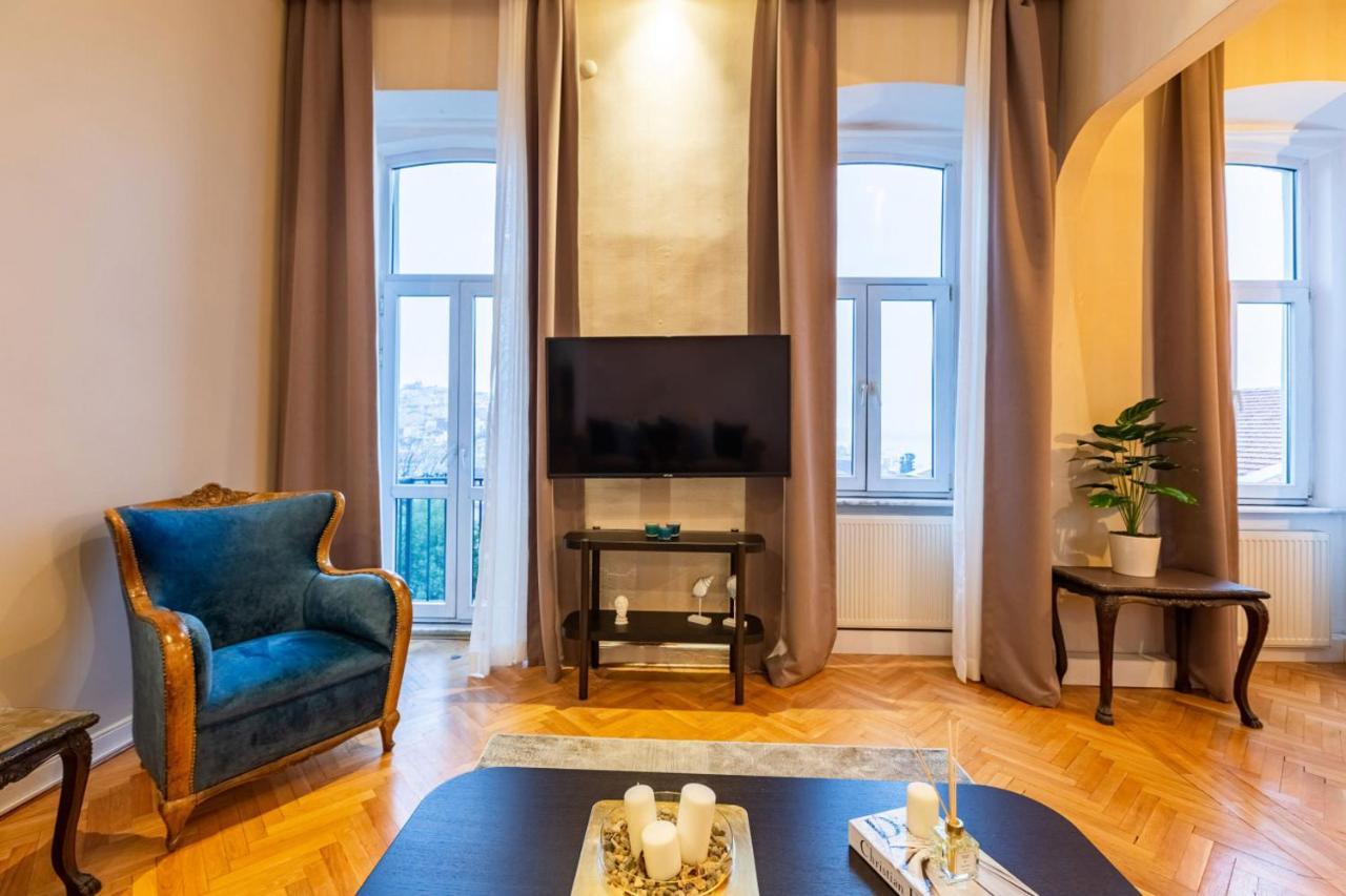Historical Flat With A Lovely Sea View In Beyoglu Istanboel Buitenkant foto