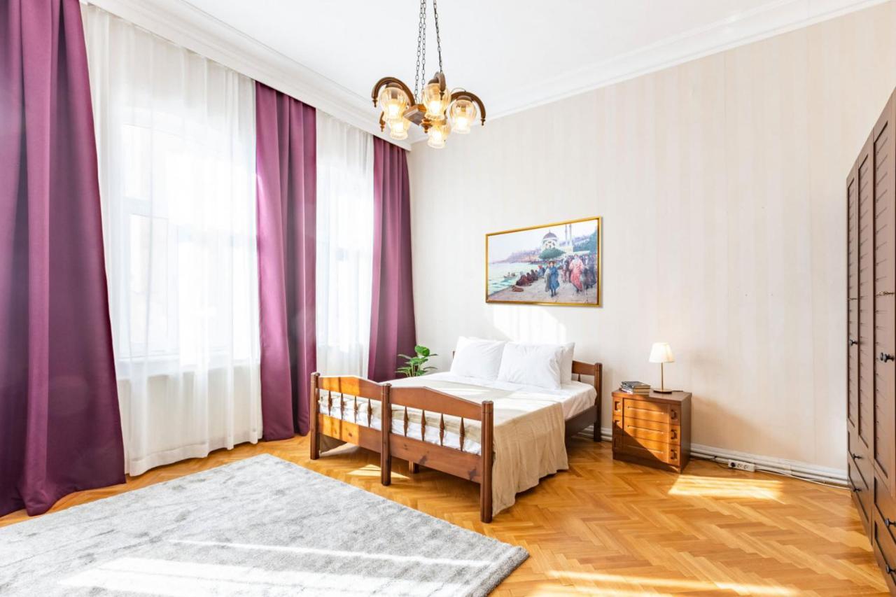 Historical Flat With A Lovely Sea View In Beyoglu Istanboel Buitenkant foto