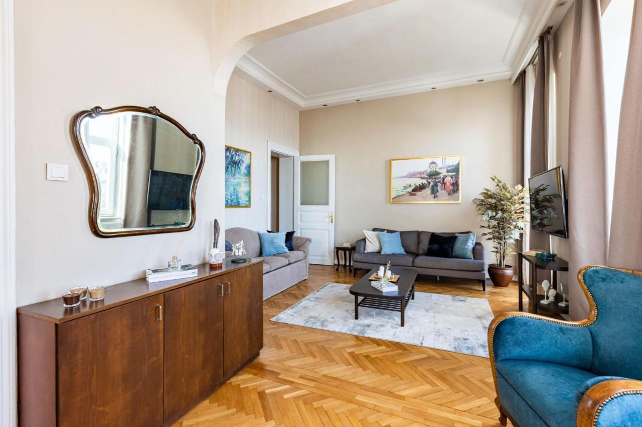 Historical Flat With A Lovely Sea View In Beyoglu Istanboel Buitenkant foto