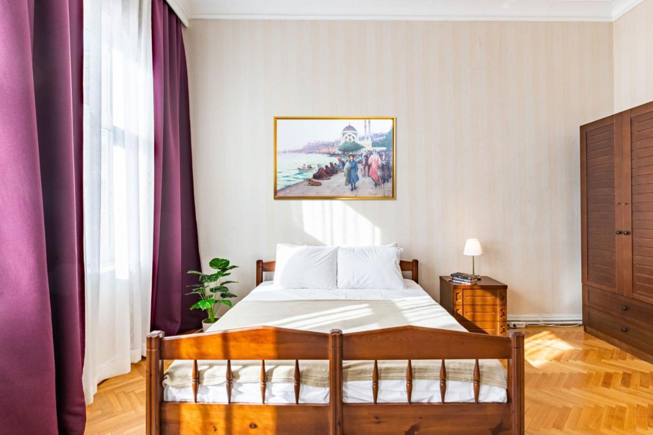 Historical Flat With A Lovely Sea View In Beyoglu Istanboel Buitenkant foto