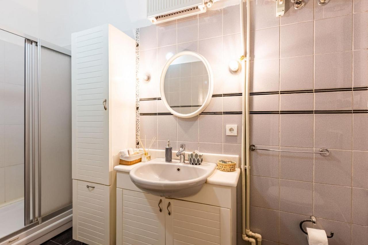 Historical Flat With A Lovely Sea View In Beyoglu Istanboel Buitenkant foto
