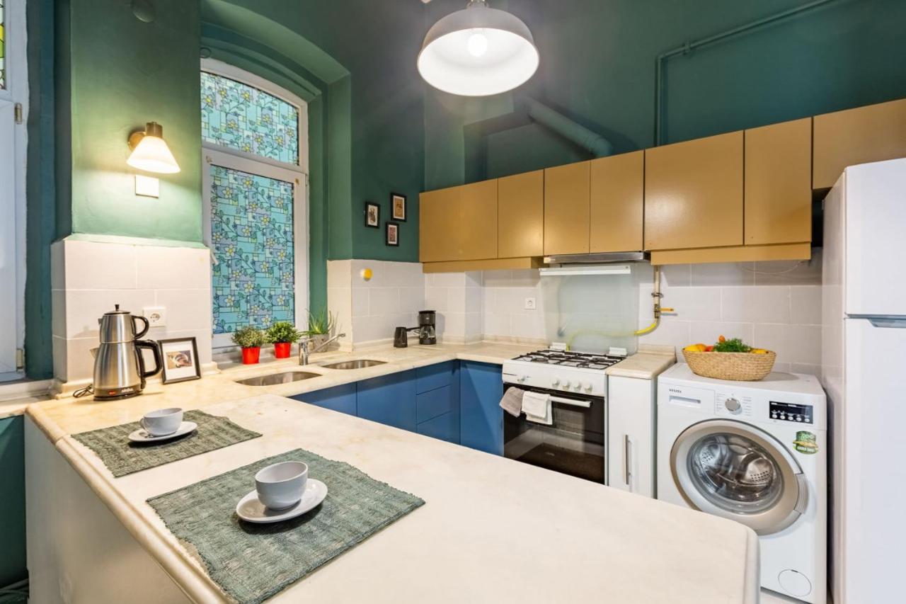 Historical Flat With A Lovely Sea View In Beyoglu Istanboel Buitenkant foto