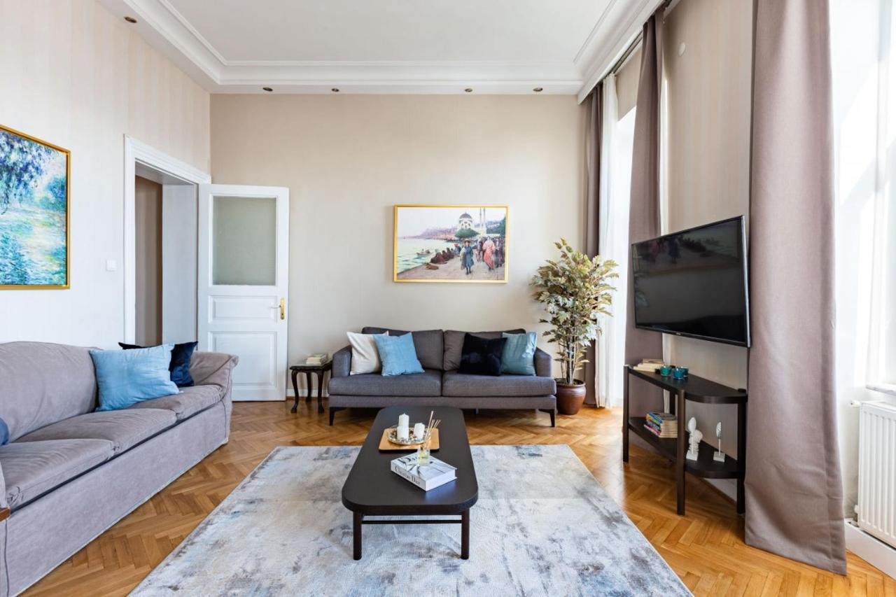 Historical Flat With A Lovely Sea View In Beyoglu Istanboel Buitenkant foto