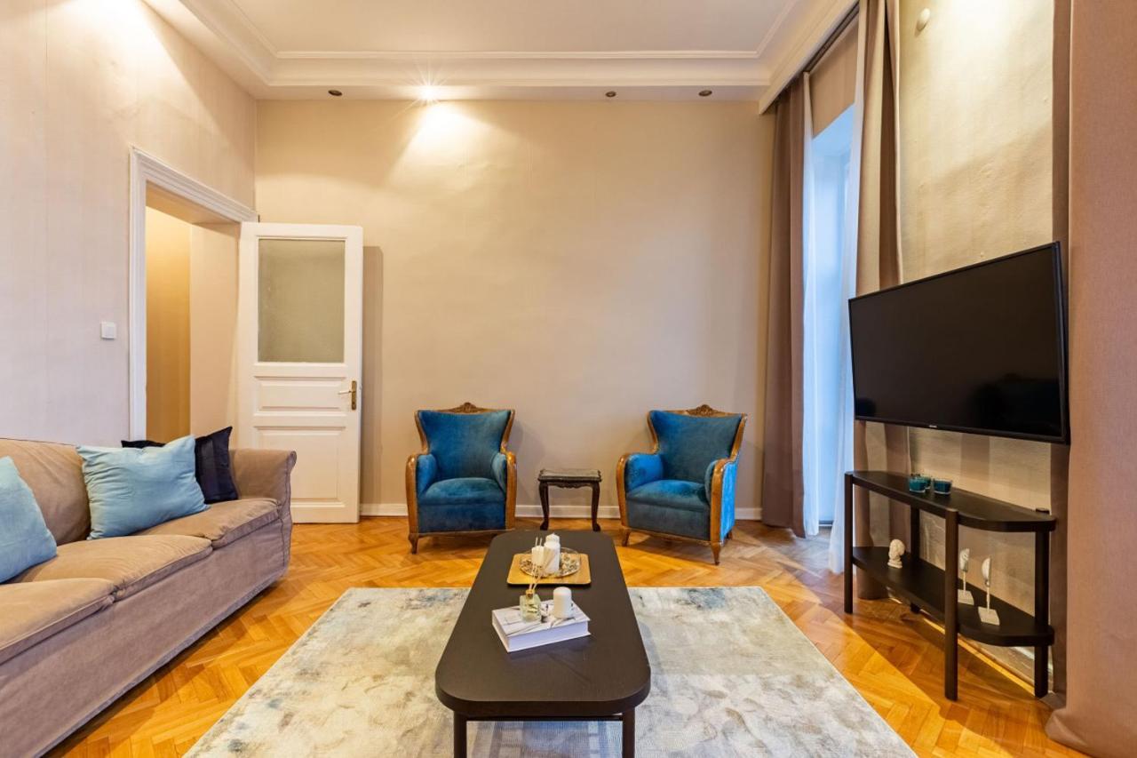 Historical Flat With A Lovely Sea View In Beyoglu Istanboel Buitenkant foto